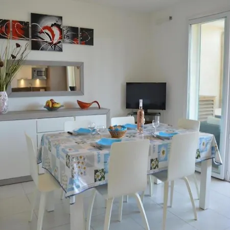 Spacieux 3 Pieces Avec Terrasse, Piscine Et Garage, A 2 Pas De La - Raphael - Fr-1-226a-274 * Saint-Raphaël